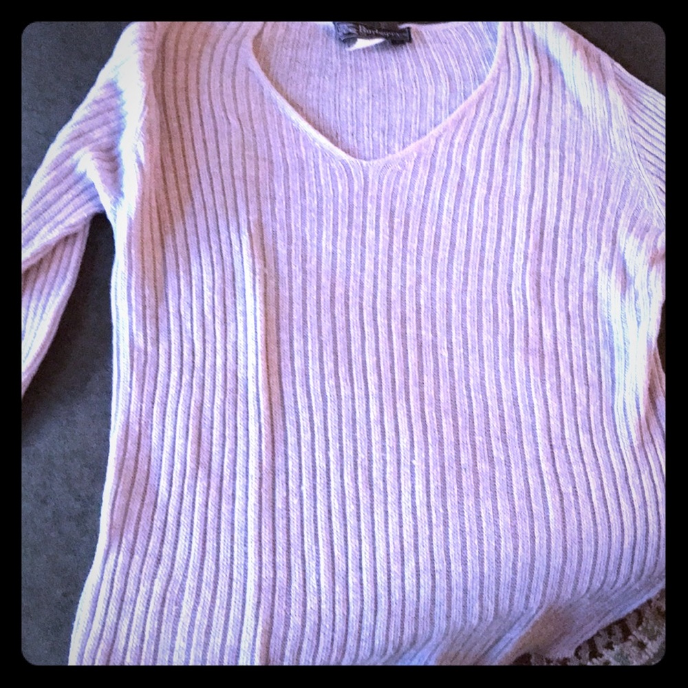 Size large V-neck Burberry lavender sweater